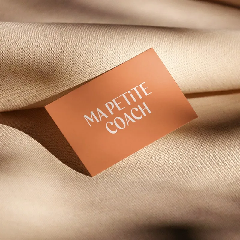 Design d'un logo moderne et personnalisé pour l'identité visuelle de Ma Petite Coach, créé par une graphiste freelance.