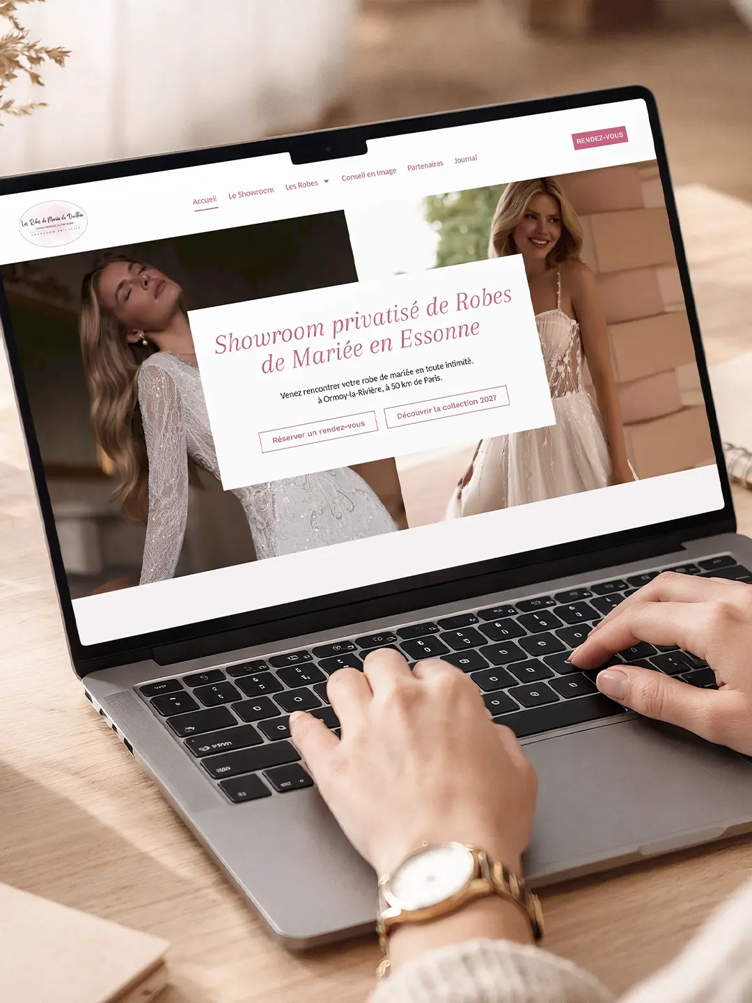 Création de site web pour un cabinet d'avocats à Paris, mise en situation sur laptop